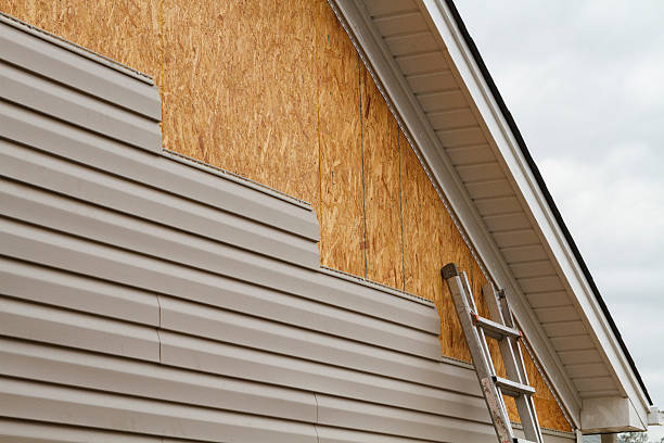 Professional Fiber Cement Siding technician working in Warrenville, IL